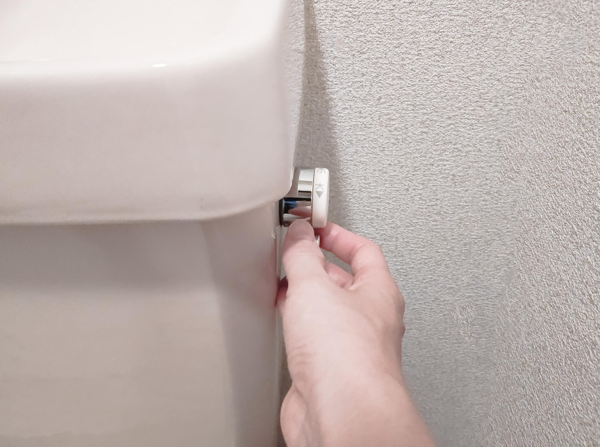 トイレタンクから水漏れしているときの修理方法